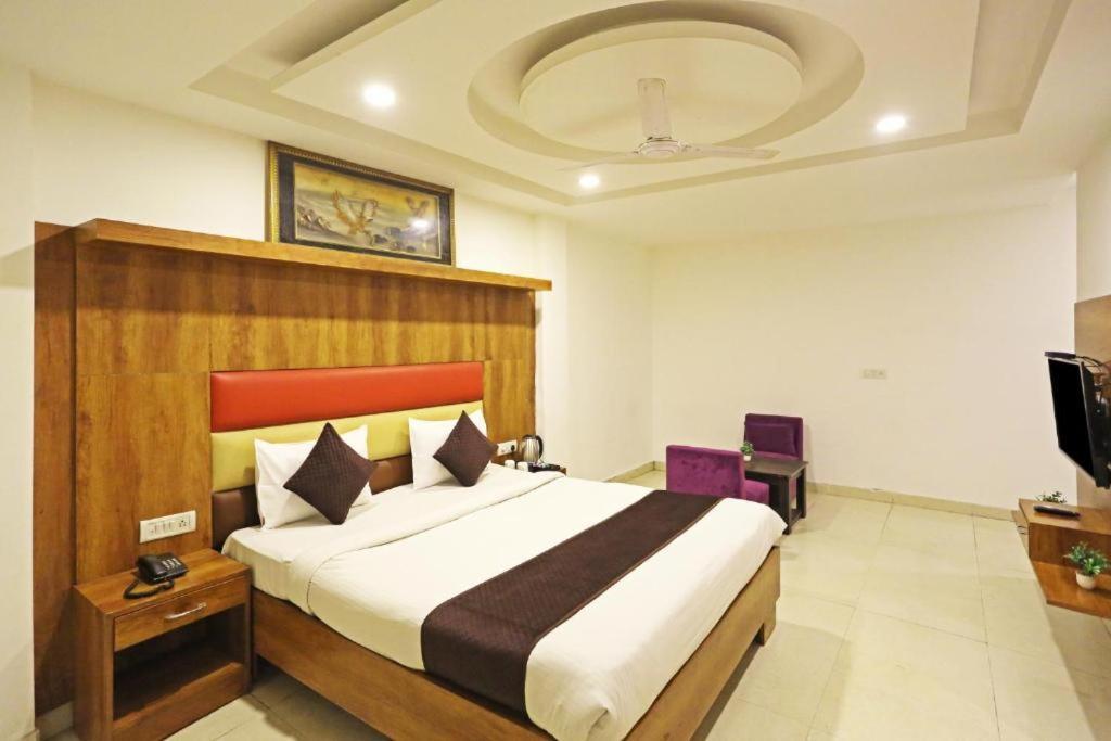 ניו דלהי Hotel Urban Luxury מראה חיצוני תמונה